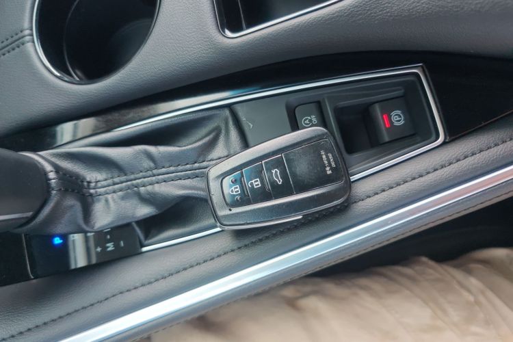 Toyota Avalon 2023 car image #11