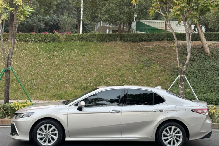 Toyota Camry 2022 car image #11