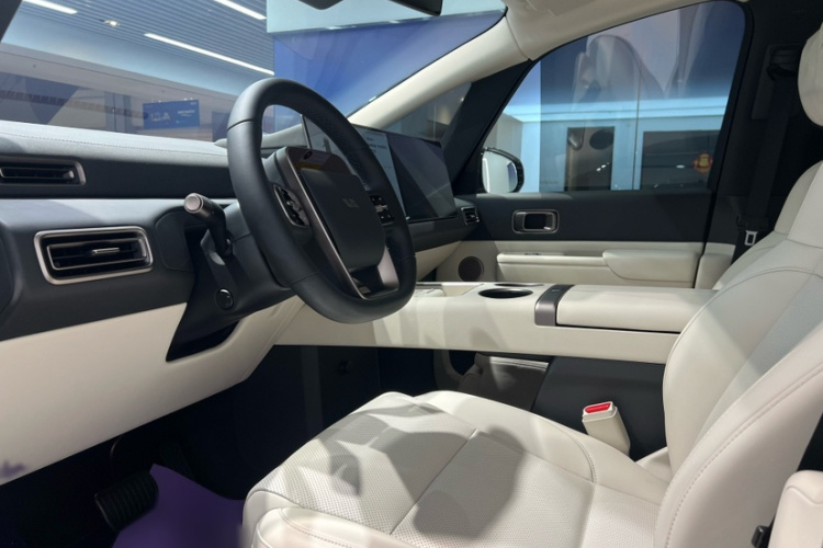 理想汽车 理想MEGA 2025 汽车图片 #11