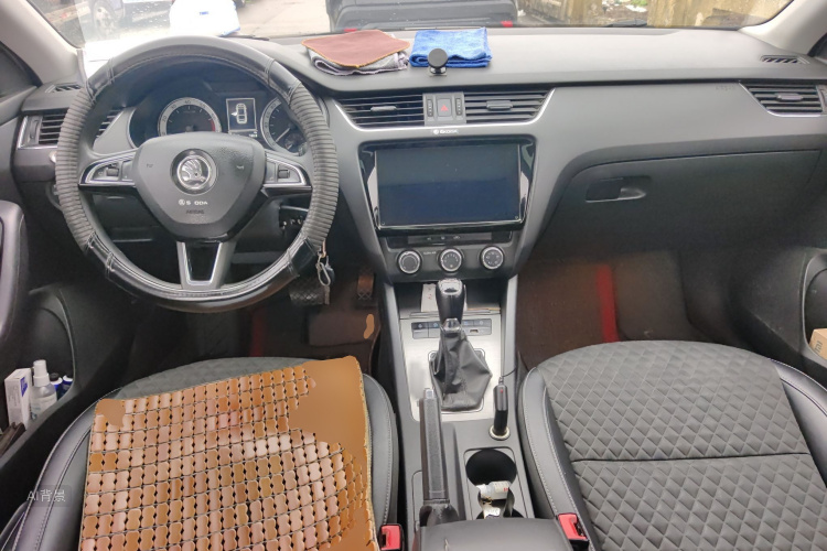 Skoda Octavia 2020 car image #11