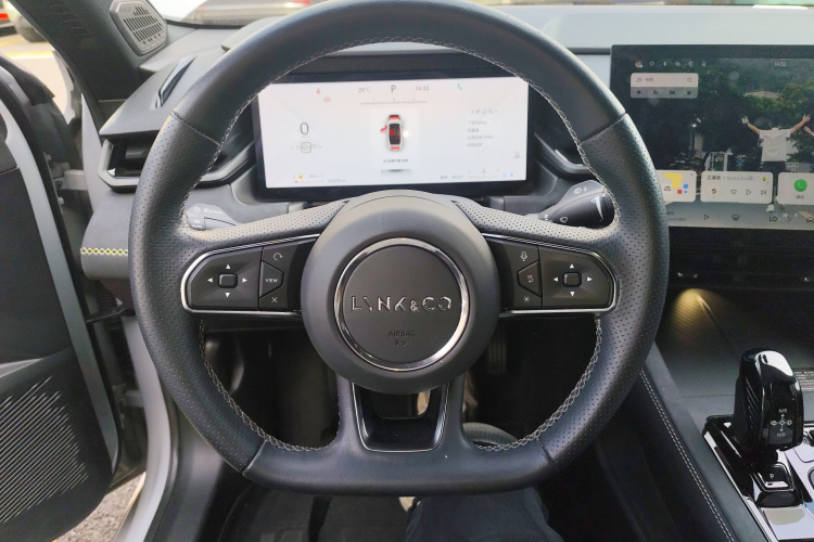 Lynk & Co 03 2023 car image #11