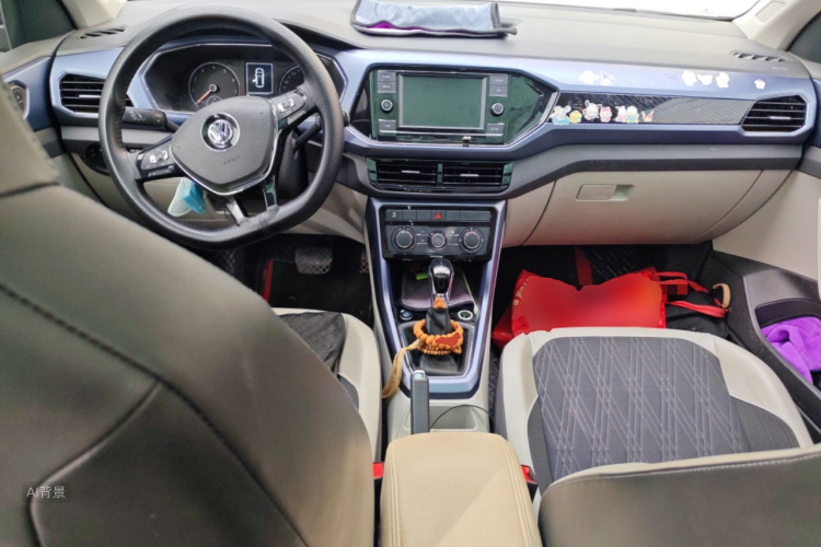 Volkswagen T-Cross 2020 #11 Volkswagen T-Cross 2020 car image #11