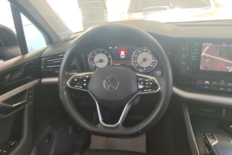Volkswagen Touareg 2020 car image #11