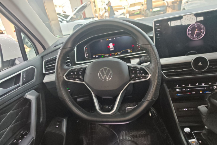Volkswagen Tiguan L 2023 #11 Volkswagen Tiguan L 2023 car image #11