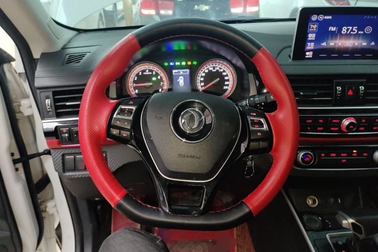 Forthing JOYEAR X5 2017 صورة سيارة #11