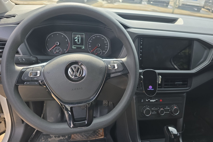 Volkswagen T-Cross 2020 car image #11