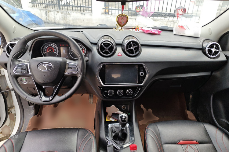 Soueast DX3 2018 #11 Soueast DX3 2018 صورة سيارة #11