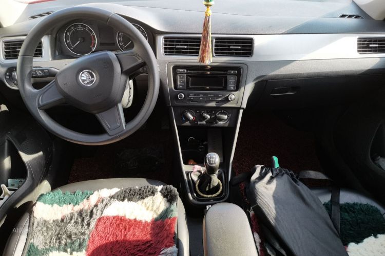 Skoda Rapid Spaceback 2014 car image #11