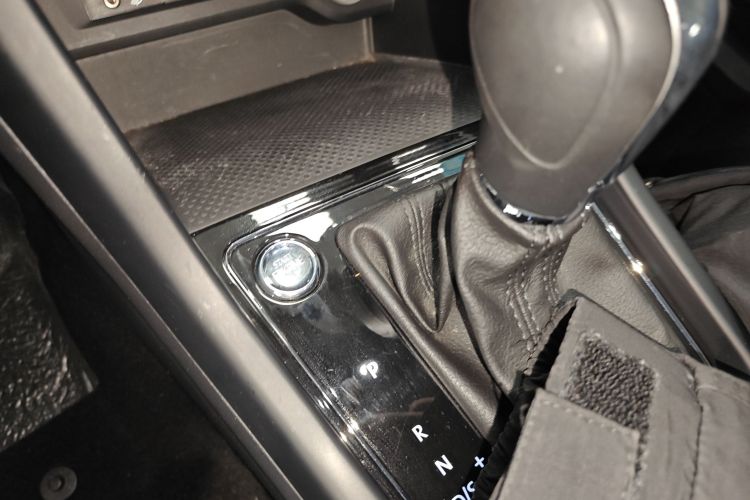 Volkswagen Touran 2018 car image #11