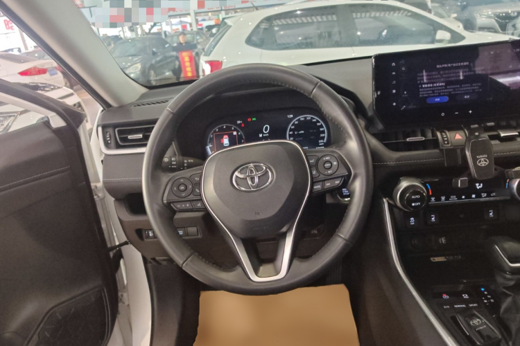 Toyota RAV4 2024 #11 Toyota RAV4 2024 car image #11