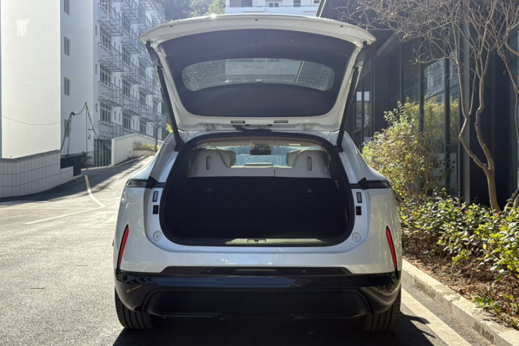 Avatr 07 2025 car image #11