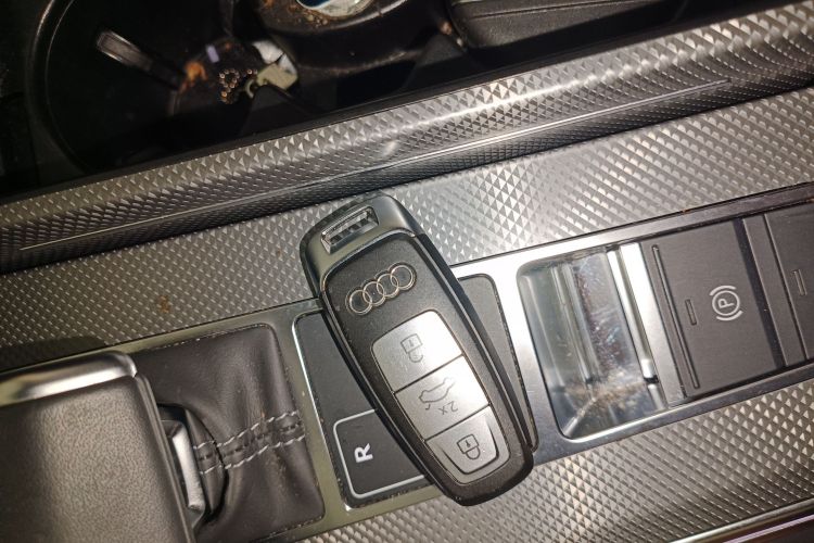 Audi A6L 2022 car image #11