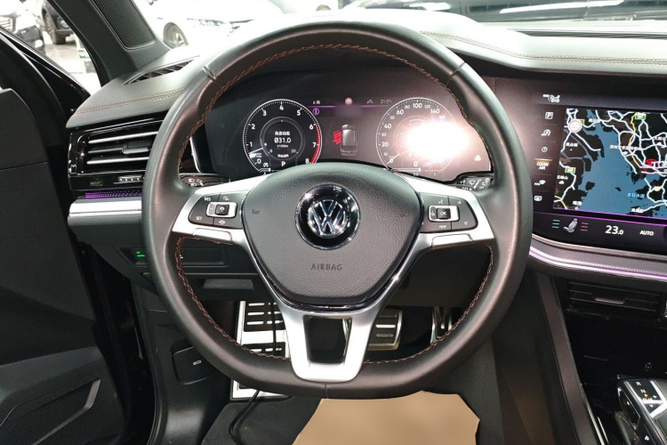 Volkswagen Touareg 2020 car image #11