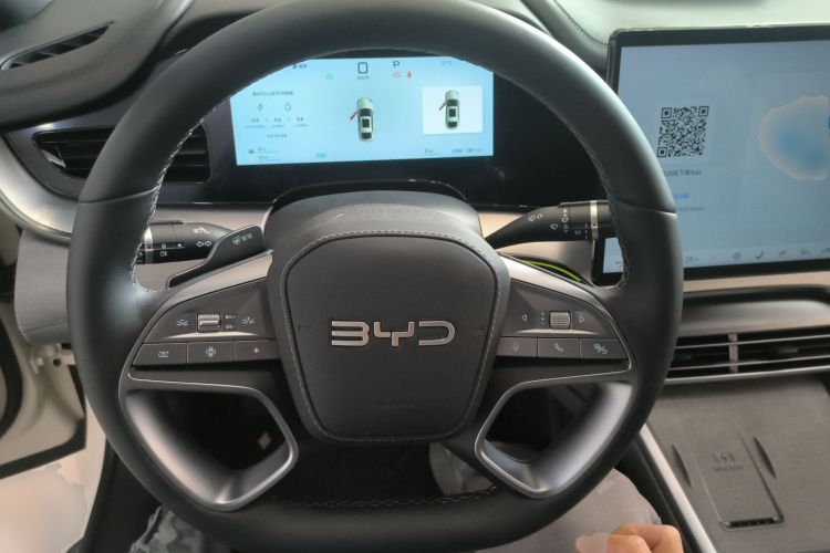 BYD Seal 07 DM-i 2025 car image #11