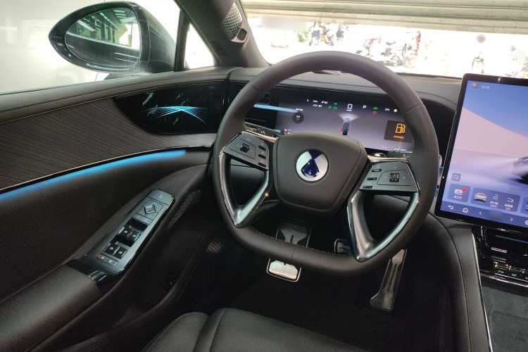 Denza Z9 2024 car image #11