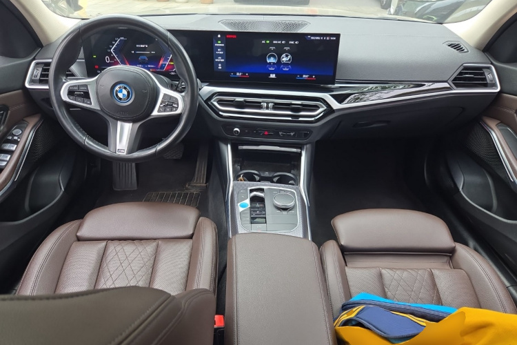BMW i3 2022 car image #11