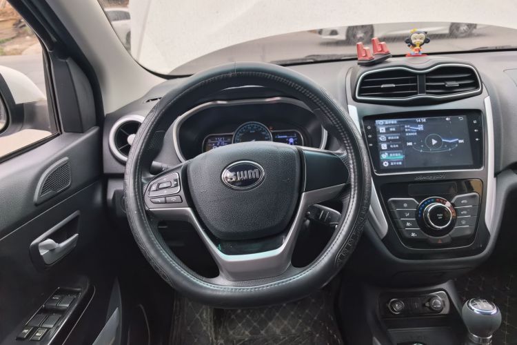 SWM X3 2021 صورة سيارة #11