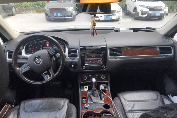 Volkswagen Touareg 2015 car image #11