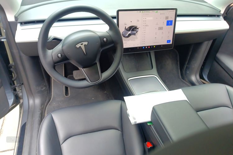 Tesla Model Y 2024 car image #11