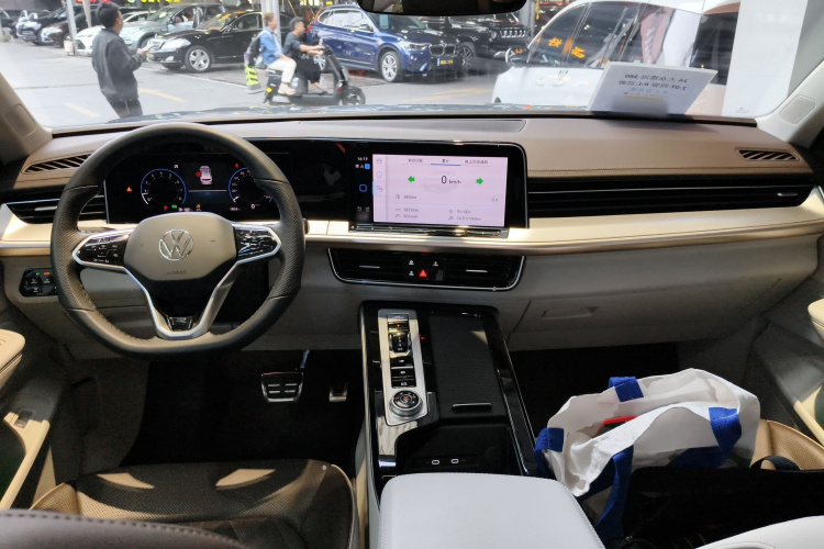 Volkswagen Tavendor 2023 car image #11