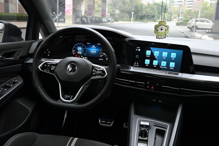 Volkswagen Golf 2022 car image #11