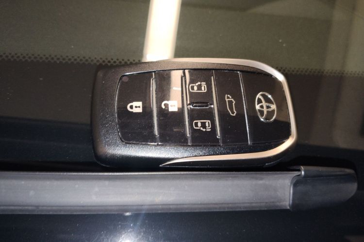 Toyota Vellfire 2022 #11 Toyota Vellfire 2022 صورة سيارة #11