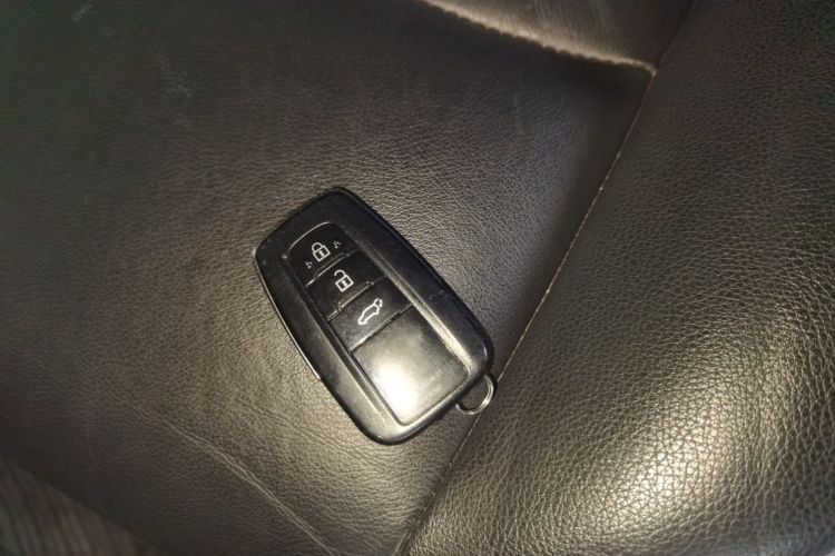 Toyota RAV4 2020 car image #11