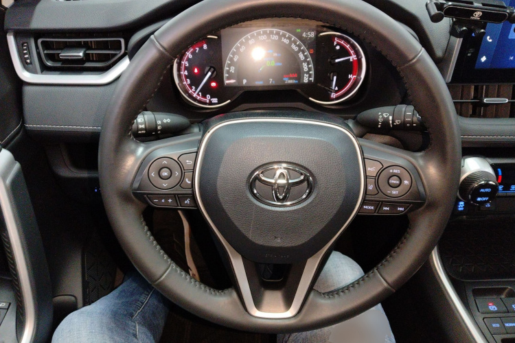 Toyota RAV4 2023 car image #11