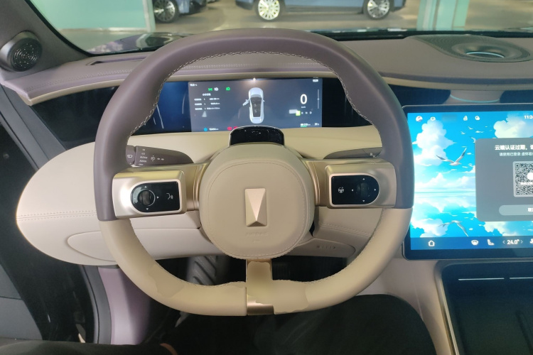 Avatr 11 2024 car image #11