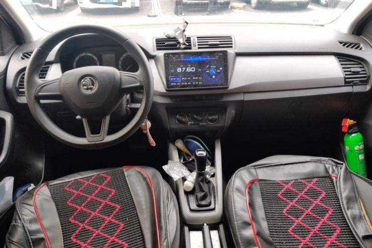 Skoda Fabia 2017 immagine di auto #11