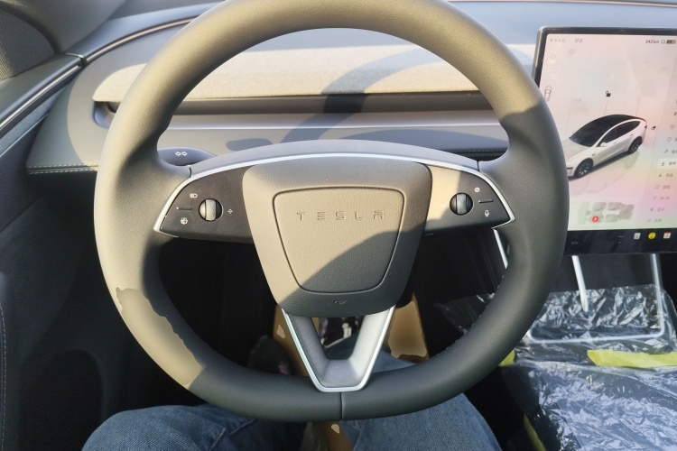 特斯拉 Model Y L 2025 汽车图片 #11