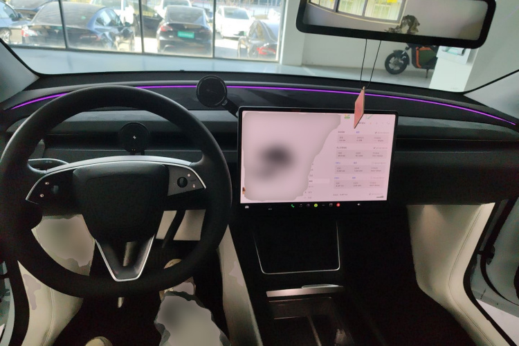 Tesla Model Y 2025 car image #11