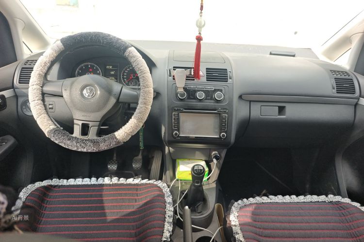 Volkswagen Touran 2015 car image #11