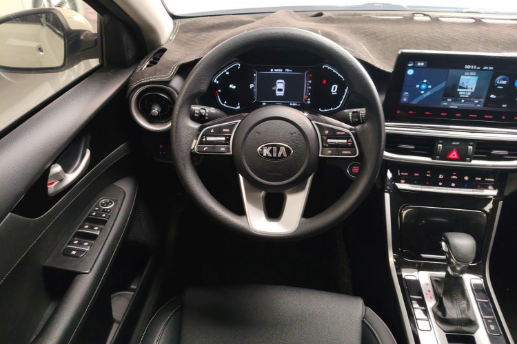 Kia K3 2020 car image #11