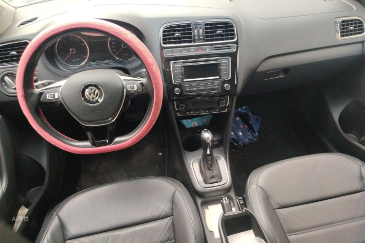 Polo 2015 car image #11