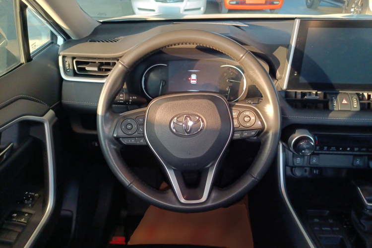 Toyota RAV4 2022 car image #11