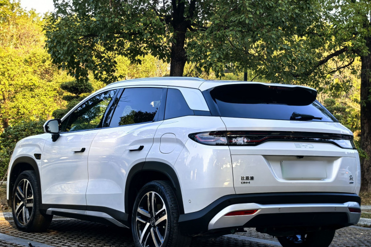 BYD SongL DM-i 2025 car image #11