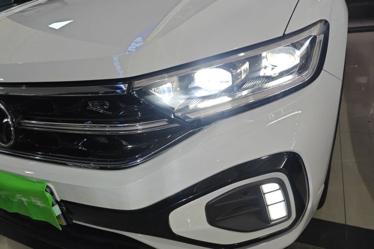 T-Roc 2025 car image #11