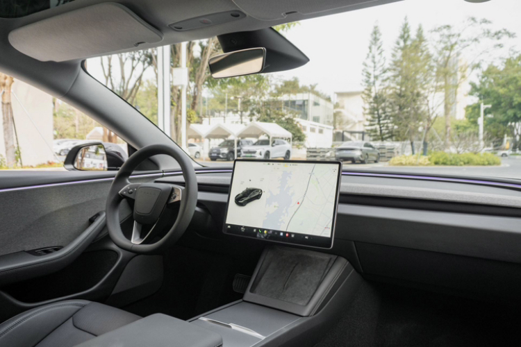 Tesla Model 3 2024 immagine di auto #11