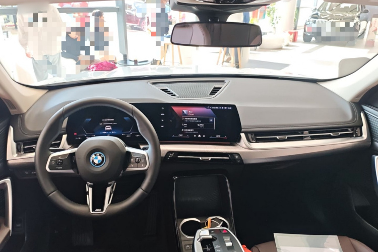 BMW iX1 2025 car image #11