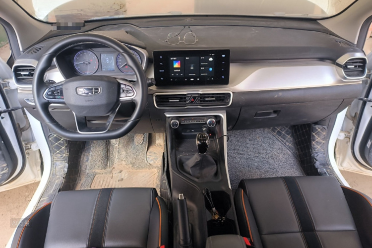 GEELY Coolray 2023 car image #11