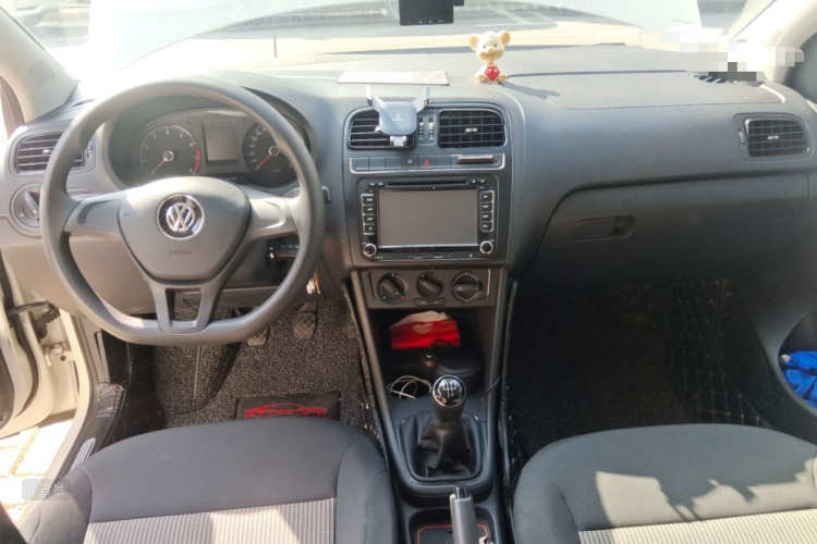 Volkswagen Polo 2015 #11 Volkswagen Polo 2015 car image #11