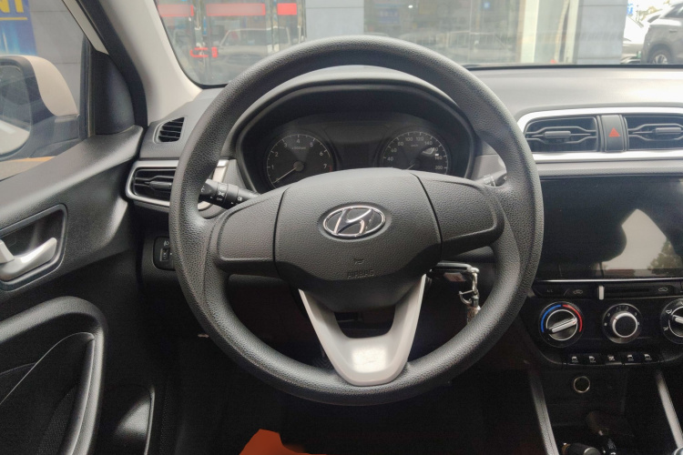 Hyundai Reina 2020 car image #11