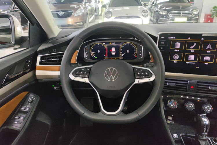 Volkswagen Bora 2022 car image #11