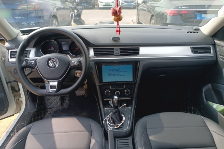 Volkswagen C-Trek 2018 immagine di auto #11