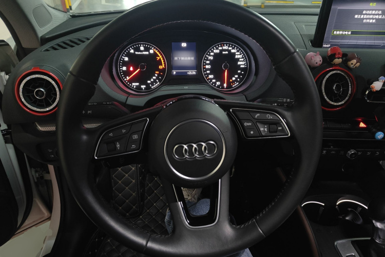 Audi A3 2019 car image #11