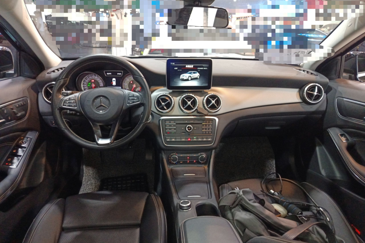 Mercedes-Benz GLA Class 2016 immagine di auto #11