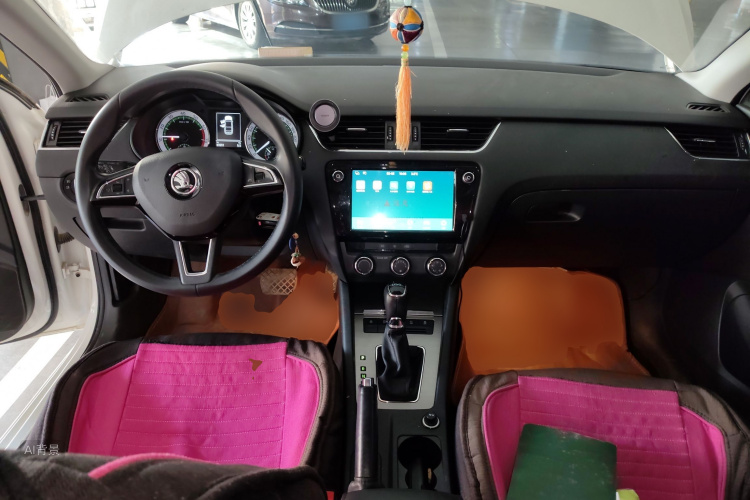 Skoda Octavia 2017 car image #11