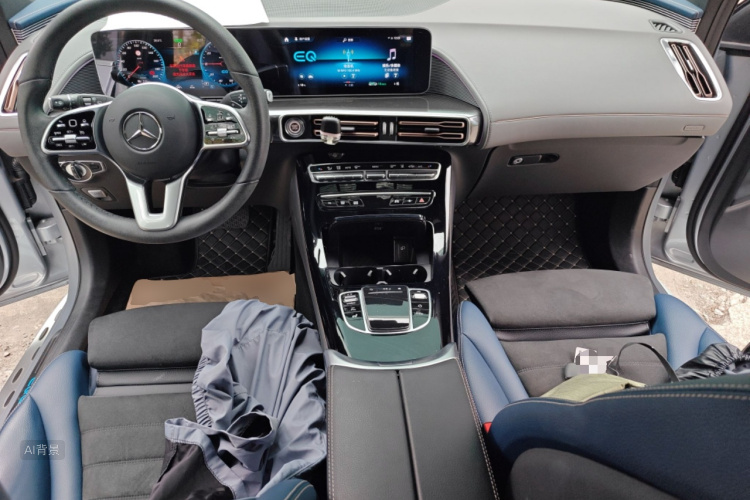 Mercedes-Benz EQC Class 2020 car image #11