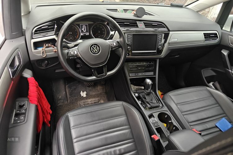 Volkswagen Touran 2021 car image #11